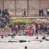 Migranti pokušavaju da pređu iz Maroka u špansku enklavu Seutu, Španija digla vojsku