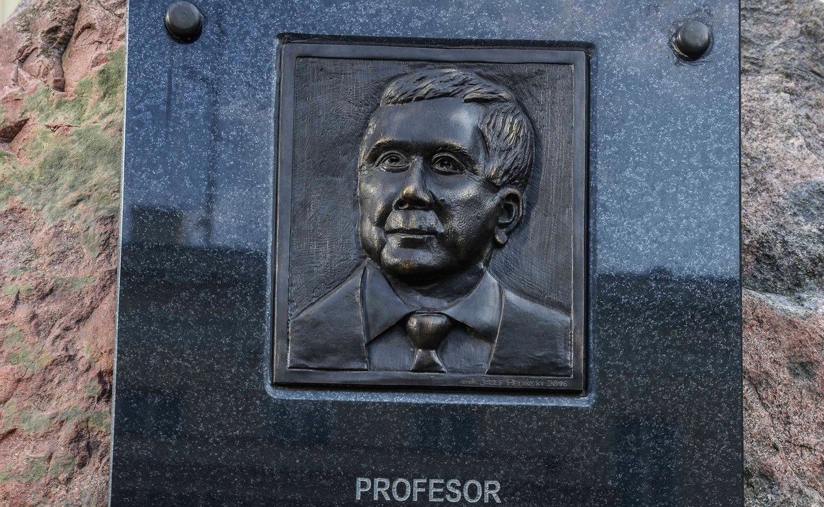 Pierwsza tablica z wizerunkiem Lecha Kaczyńskiego