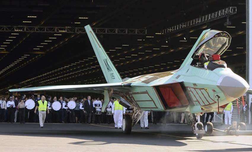 Dostiže brzinu veću od brzine zvuka bez upotrebe komore dogorevanja, što mu omogućava da leti brže i dalje