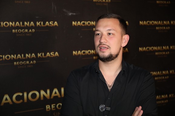 "DOĐU NA 15 MINUTA DA SE SLIKAJU I ODU KUĆI" Uroš Živković potkačio kolege: "Dešava se da žele da iskoriste marketing, ja to ne radim" (Video)