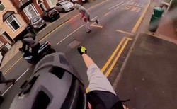 Sześcioosobowy gang zaatakował Polaka w Wielkiej Brytanii. Obronił się. NAGRANIE robi furorę