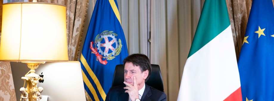 Giuseppe Conte, premier Włoch, wygłasza orędzie, w którym przedstawia nowe obostrzenia spowodowane koronawirusem. Rzym, 11 marca 2020 r.