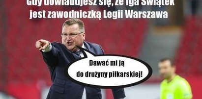 "Gdy dowiadujesz się, że Iga Świątek jest zawodniczką Legii". Reakcje internautów na wybór Michniewicza [MEMY]