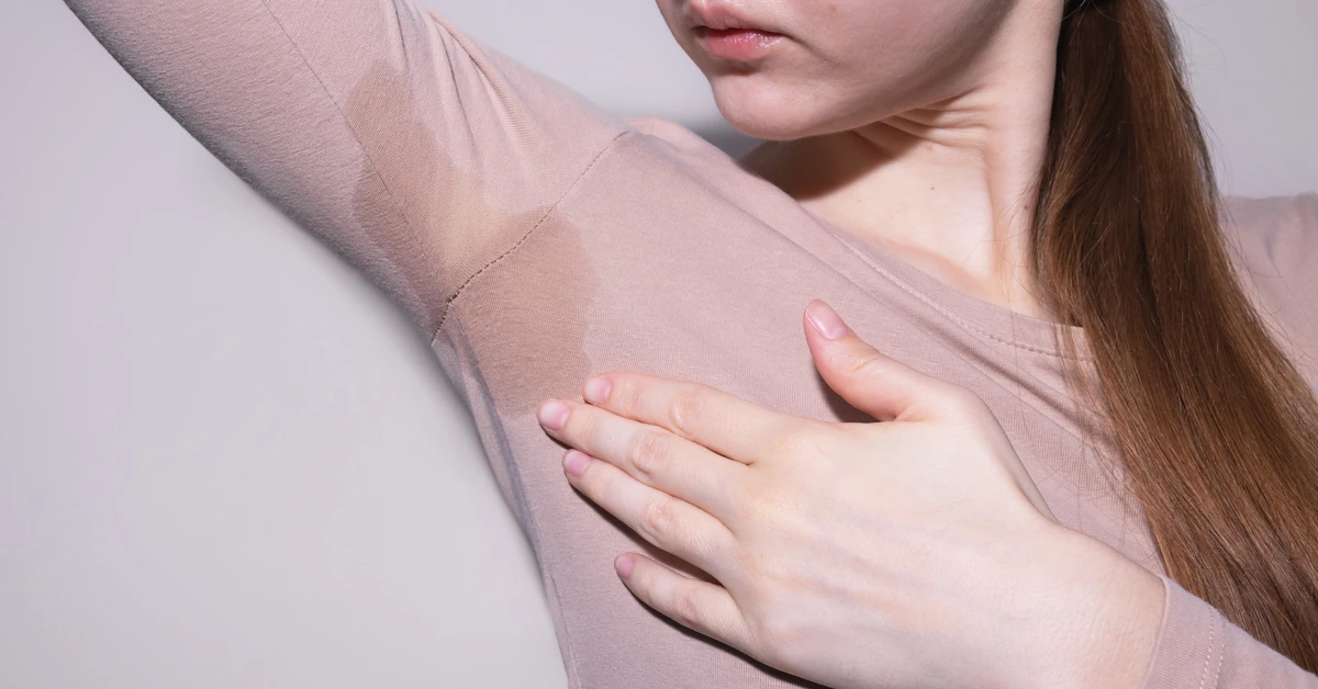 Jak skutecznie pozbyć się plam z potu? Oto najlepsze sposoby