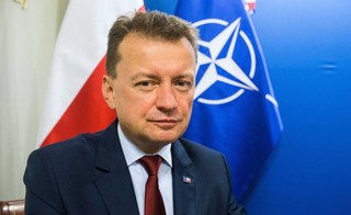 Błaszczak: MON podpisał umowy na dostawy amunicji do krabów i broni ręcznej