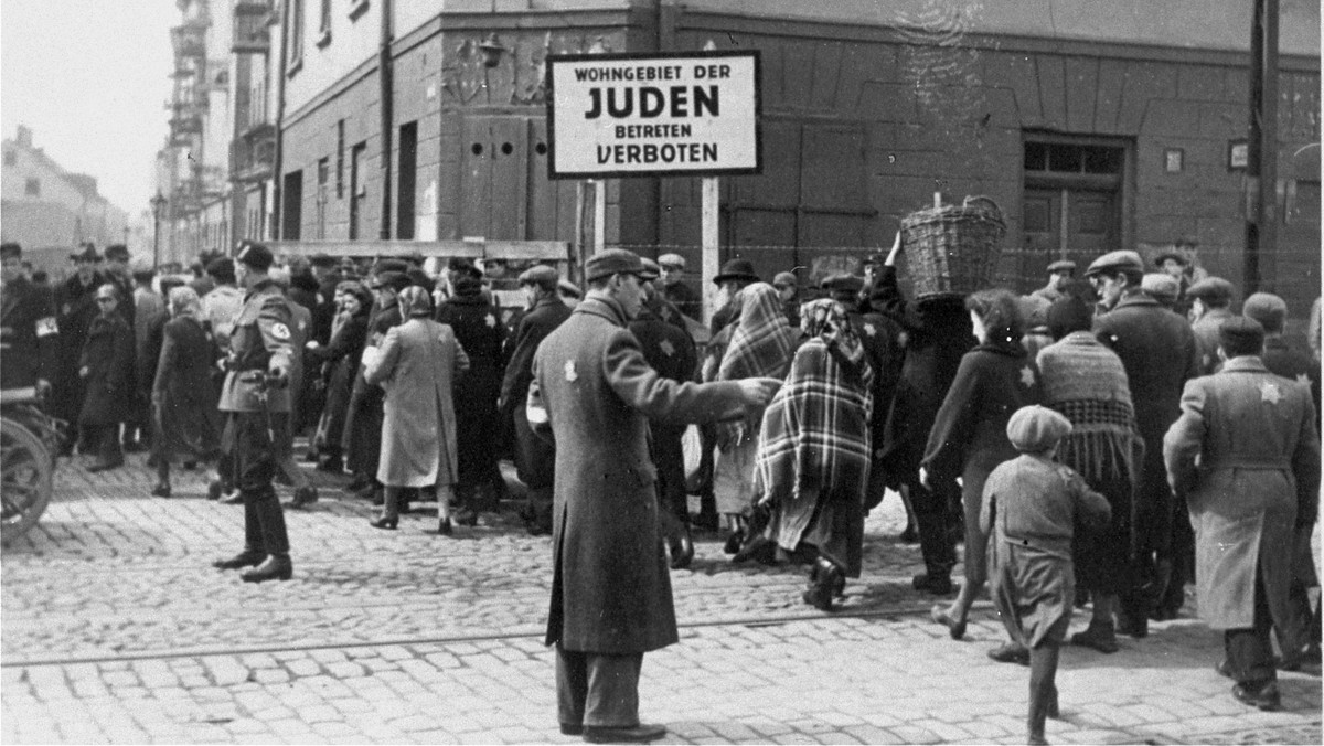 Mija 80 lat od utworzenia przez Niemców w Łodzi getta, w którym w latach 1940-1944 hitlerowcy uwięzili ponad 200 tys. osób. Z okazji rocznicy na Stacji Radegast będzie można zobaczyć zabytkową makietę przedstawiającą przesiedlenia Żydów do getta łódzkiego.