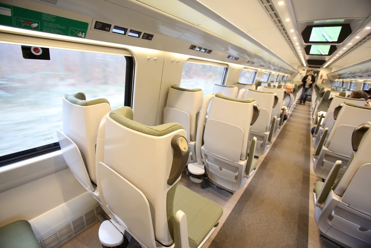 Wnętrze pociągu Pendolino, który wyjechał 5 bm. ze stacji Warszawa Wschodnia. Pociąg Express InterCity Premium z dziennikarzami i ekspertami spółek Grupy PKP przejedzie dzisiaj trasą Warszawa-Gdańsk-Warszawa. <br><br>(zuz) PAP/Leszek Szymański