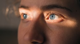 Los ojos son el espejo del cuerpo.  Muestran colesterol alto, azúcar y presión arterial.