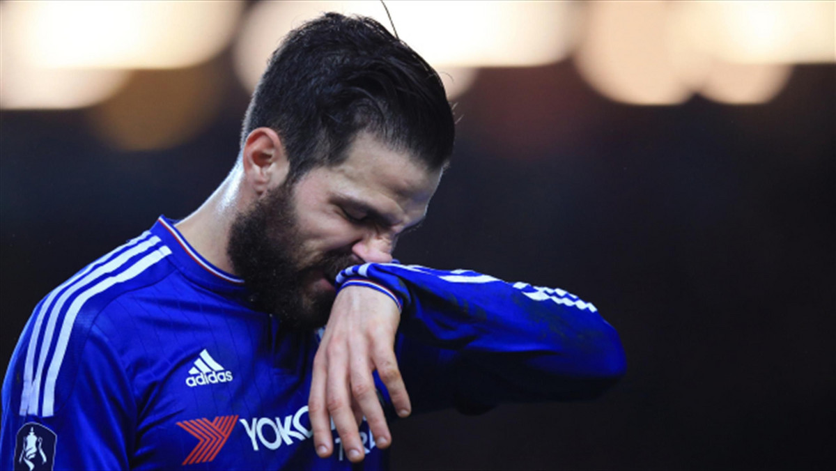 Ostatnie miesiące nie są udane dla hiszpańskiego pomocnika. Cesc Fabregas stracił miejsce w wyjściowym składzie Chelsea. Teraz 29-letni zawodnik ma lukratywną propozycję z Chin, ale nie ma zamiaru odchodzić do jednego z tamtejszych klubów.