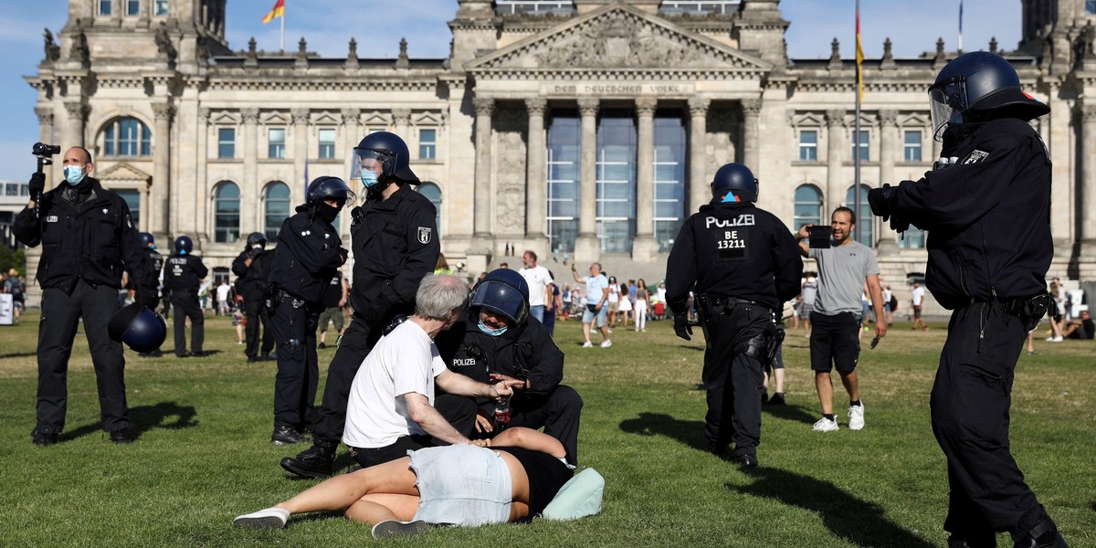 Koronawirus w Niemczech: protesty przeciwko restrykcjom