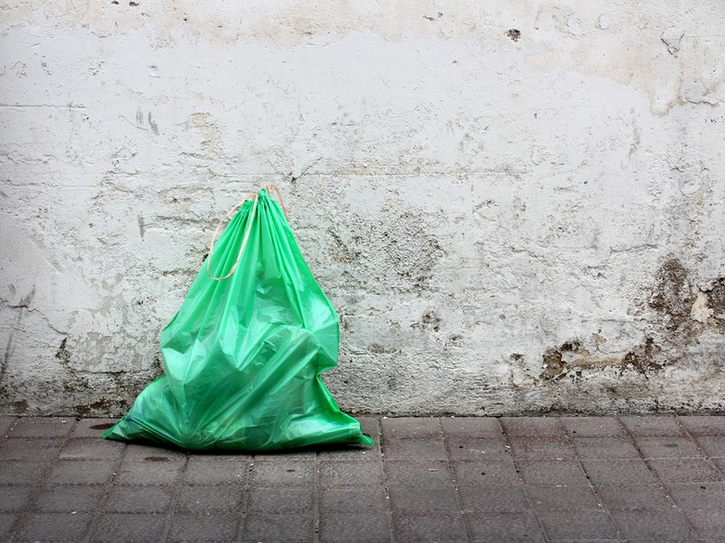 Pobraną opłatę recyklingową odnosi się w koszty bilansowe zgodnie z zasadą memoriału, o której mowa w ustawie o rachunkowości.