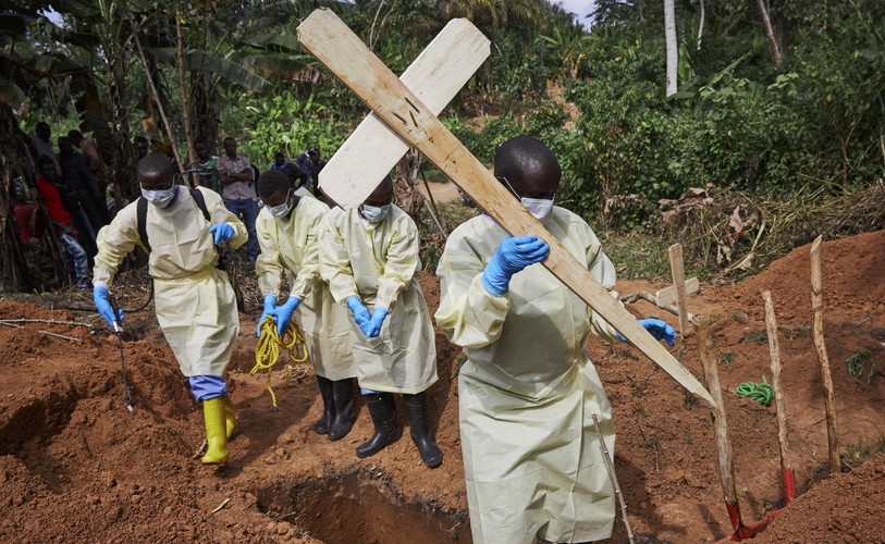 FALA EPIDEMICZNA WIRUSA EBOLA W AFRYCE