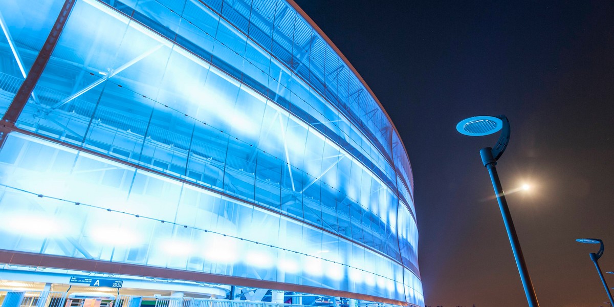 Stadion rozbłyśnie na niebiesko 