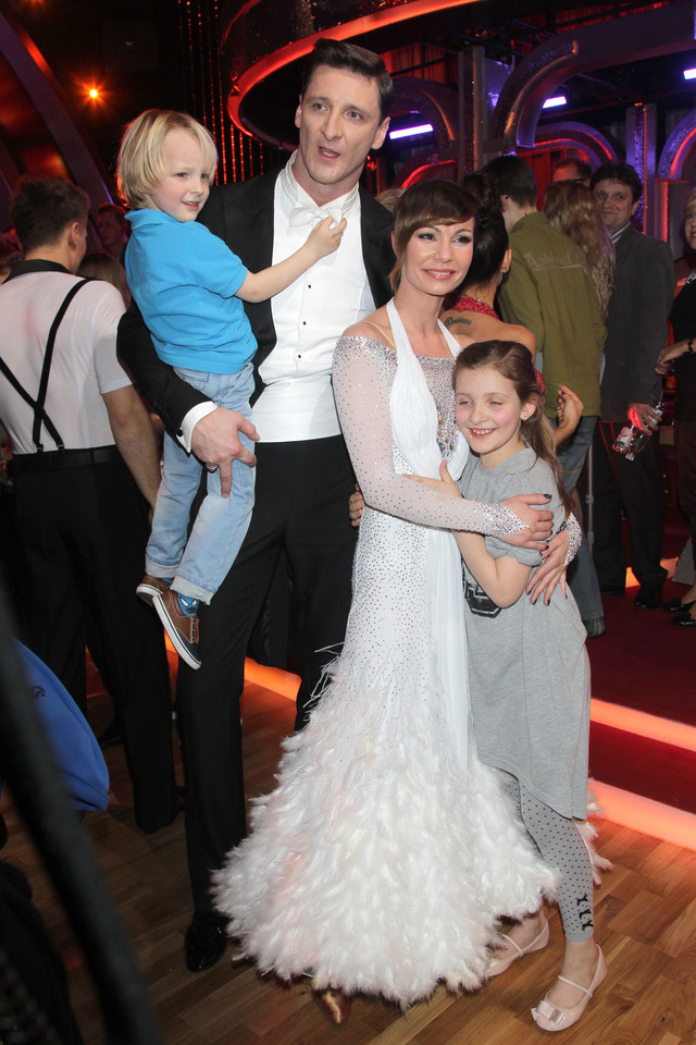 Piotr Gruszka z żoną, dziećmi i Niną Tyrką