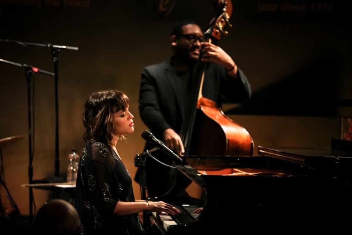 Norah Jones zapowiada koncertowe wydawnictwo. Premiera "Live at Ronnie Scott’s" 15 czerwca