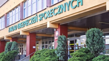 nawet 30 tysięcy złotych po zmarłych na kontach zuz. spadkobiercy nie mają o tym pojęcia. pieniądze mogą odzyskać. jest na to prosty sposób zus.pl