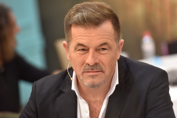 EVO KOLIKO SAŠA MILOŠEVIĆ MARE ZAPRAVO IMA GODINA Kompozitor je u braku sa 14 godina mlađom, a niko ne veruje da je OVO njegova krštenica