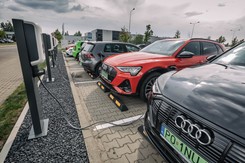 Elektryczny SUV czy samochód kompaktowy na prąd? Polacy już zdecydowali