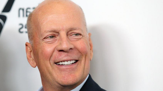 Ezek voltak a Bruce Willis-kór első tünetei - 5 évvel kezdődtek a gondok