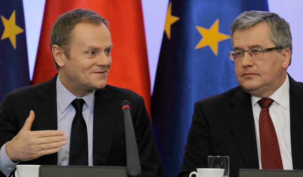 Bronisław Komorowski i Donald Tusk na posiedzeniu Rady Gabinetowej ws. euro