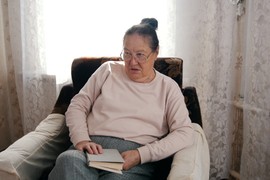 ŠOK ISPOVEST O KRAĐI BEBA! 1976. rodila je sina za kog su u bolnici rekli da je MRTAV, ali joj telo nisu dali da vidi: Nakon 42 godine dobila je mejl i spoznala BOLNU REALNOST