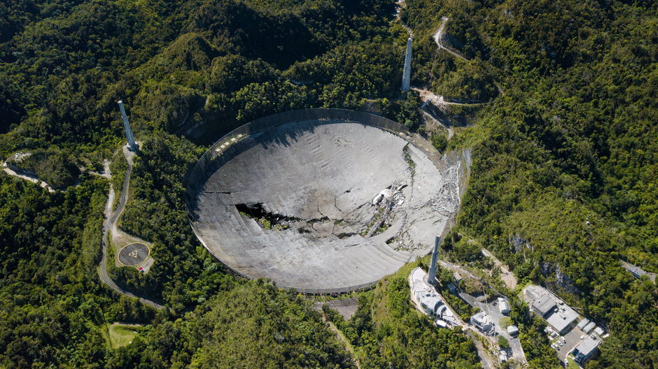 Zawalił się ogromny teleskop kosmiczny w Obserwatorium Arecibo