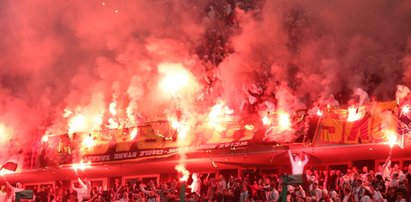 Stadion Legii Warszawa stanął w płomieniach. Trybuny podpalili... kibice drużyny