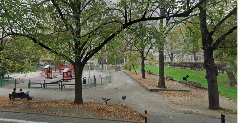 Skwer Sendlerowej rozciąga się przy ulicy Łukasiewicza na osiedlu pl. Grunwaldzki