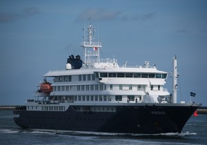 "MV Hondijus", luksuzni kruzer u centru epidemije hantavirusa, stigao je u holandsku luku Roterdam