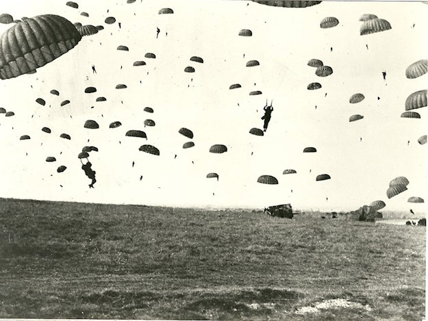 Spadochroniarze podczas operacji Market Garden