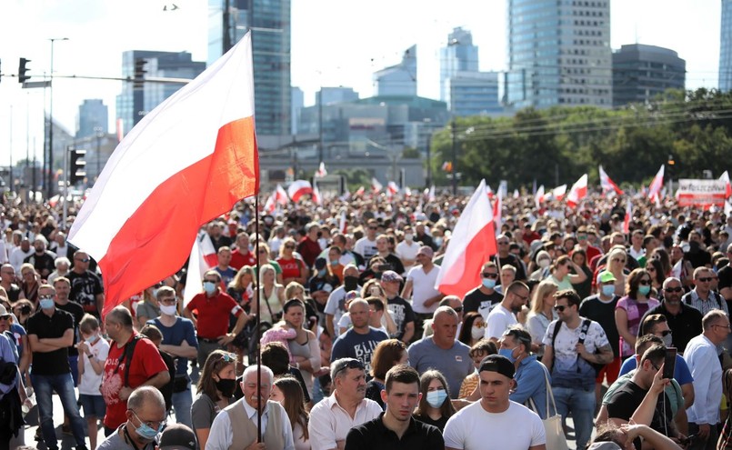 Mieszkańcy stolicy oddają cześć uczestnikom Powstania Warszawskiego Godzina W