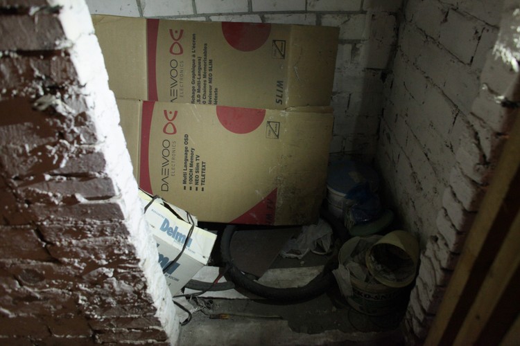 Piwnica w bloku, w którym mieszkał morderca dzieci Mariusz Trynkiewicz (tu ukrył ciała)