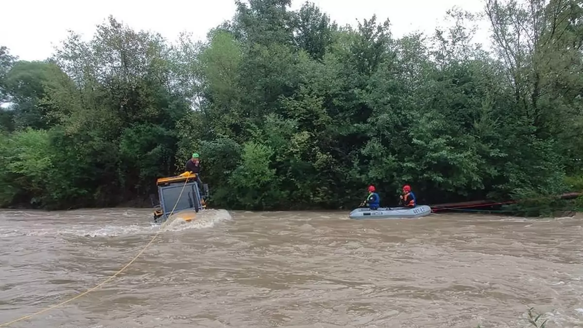 Akcja strażaków na rzece Białej w Brunarach