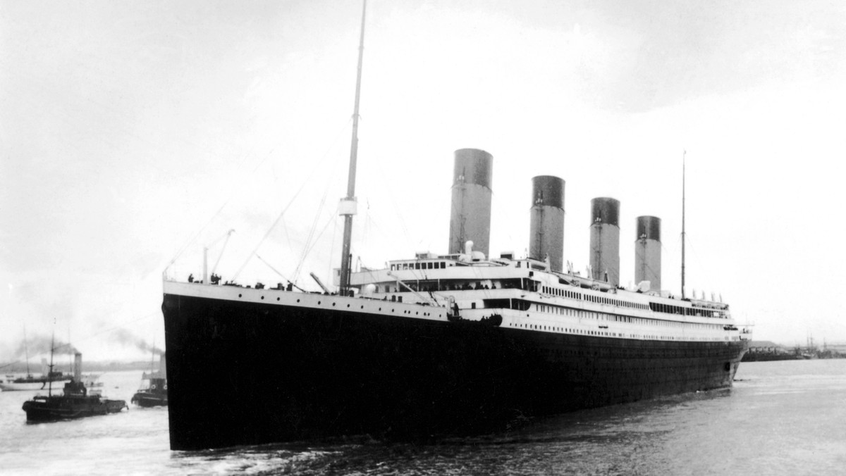 Titanic leaving Southampton on her maide