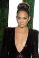 Bár Jennifer Lopez mély dekoltázsa igencsak magára vonta a tekinteteket, magas kontya is kiemelt figyelmet érdemel.