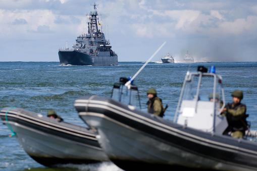 Baltic Sea Fleet ships parade on Russian Navy Day