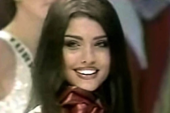 BILA JE TIHA PATNJA NAŠEG POZNATOG VODITELJA I SAN SVIH MUŠKARACA! Nekada najlepša Srpkinja danas je neprepoznatljiva od operacija: Evo od čega zarađuje za život