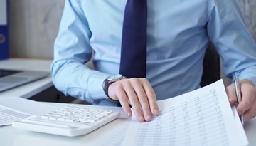 Reforma PIP i zmiany w umowach: Nowy projekt biznesu i walka o miliardy z KPO