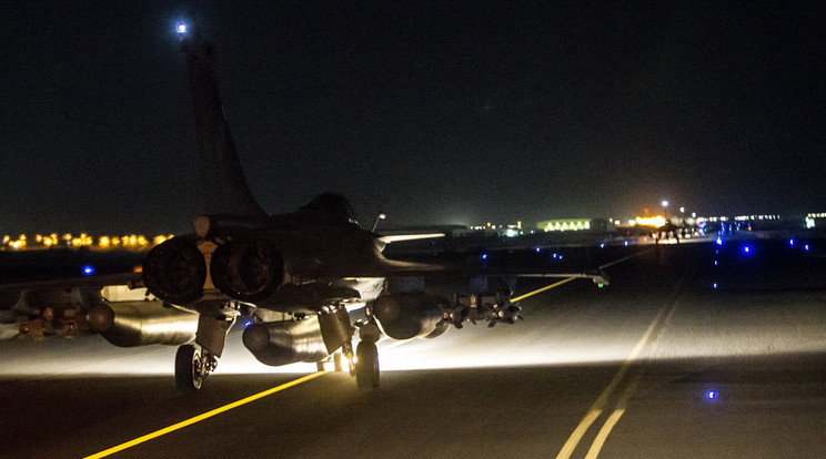 Az éj leple alatt a francia légierő újra lecsapott/Fotó:AFP