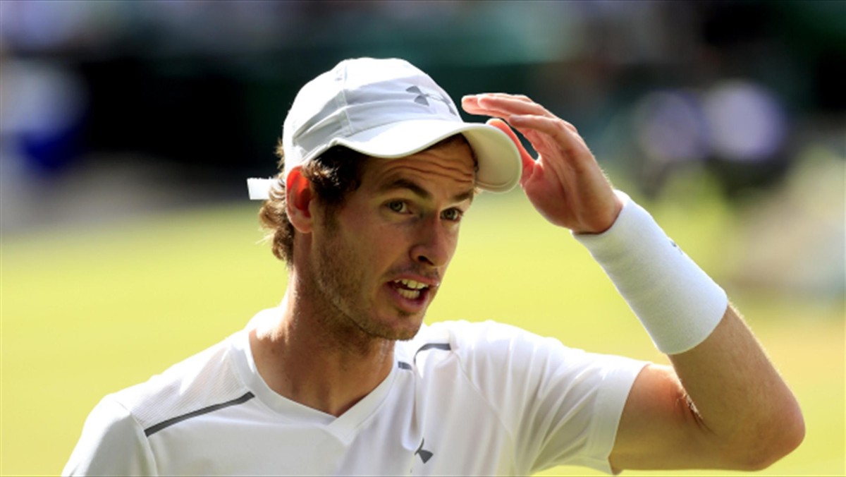 Świetnej formy z ostatnich tygodni na nawierzchni ziemnej nie udało sie przekuć na zwycięstwo we French Open. Andy Murray w niedzielnym finale na kortach im. Rolanda Garrosa przegrał w czterech setach z liderem rankingu Novakiem Djokoviciem. Teraz czas na turnieje na trawie. - Potrzebuję odpoczynku, bo nigdy tyle nie grałem na mączce - powiedział Szkot, który jest wiceliderem klasyfikacji ATP.