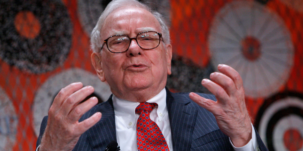 Warren Buffett jest prezesem Berkshire Hathaway Inc., które w zeszłym roku kupiło 61,2 miliona akcji Apple'a