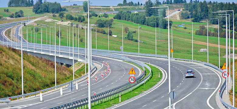 Nowa zakopianka otwarta, ale nawigacje jej "nie widzą". Kierowcy zawracają na wiaduktach