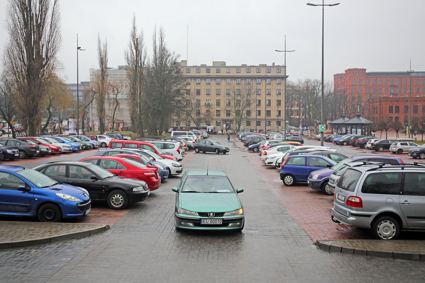 Parking przy Manufakturze