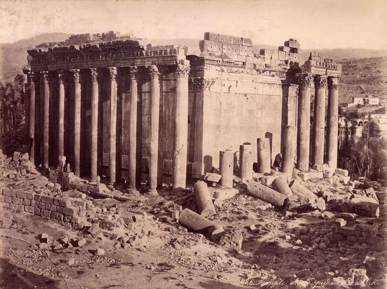 Ruiny świątyni w Baalbek w Libanie, widok z 1875 roku