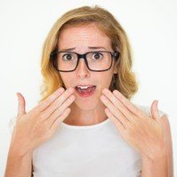 Kellemetlen, fémes szájízzel ébred? Ezek lehetnek az okai