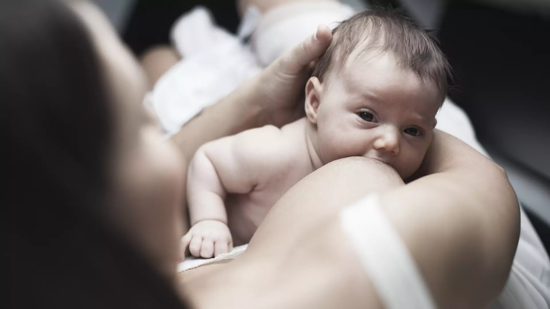 Mleko matki może zwalczyć groźne bakterie u malucha - zapobiega np. sepsie