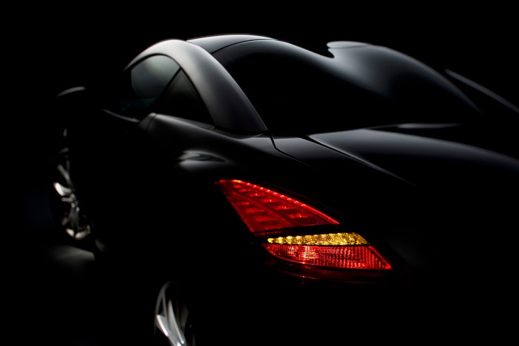 Wyraźne kształty są jak napięte muskuły. Zapowiada się mocno i zdecydowanie