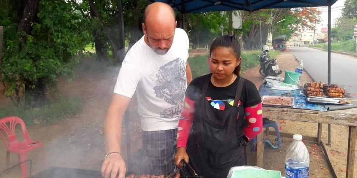 Przez to zdjęcie przy grillu wpadł w olbrzymie kłopoty