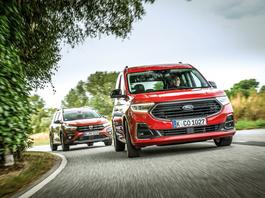 Ford Tourneo kontra Dacia Jogger - który ma więcej do zaoferowania? Bierzemy kombivany pod lupę!