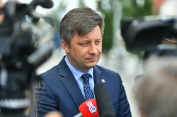 Dworczyk o podwyżkach: Trójpodział władzy traktowany jest w ten sam sposób